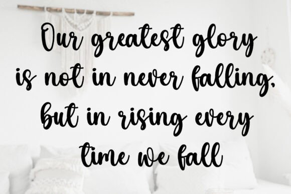 December Brilliant Font - Preview 3