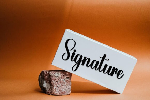 Denish Font - Preview 3