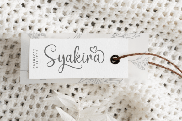 Emylisa Font - Preview 1