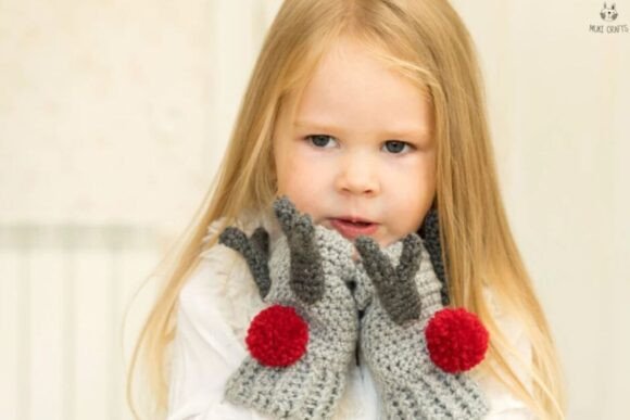 Reindeer Donner Mittens Crochet Pattern