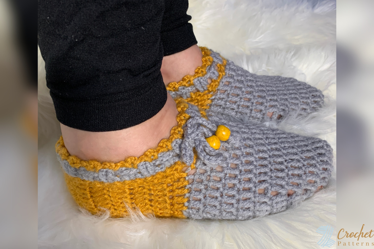 Two-Toned Slippers Crochet Pattern