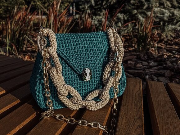 Crochet Women's Handbag Pattern, Design Two - free crochet bag pattern