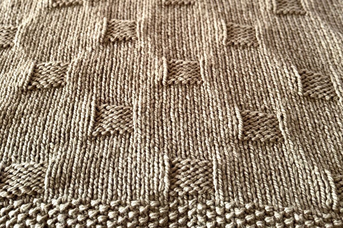 Easy Circle Illusion Knitted Blanket
