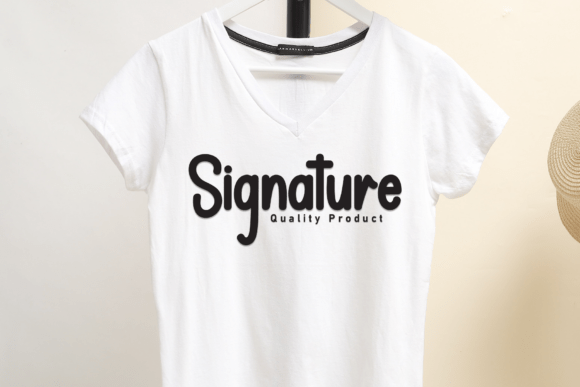 Happy Photograper Font - Preview 1