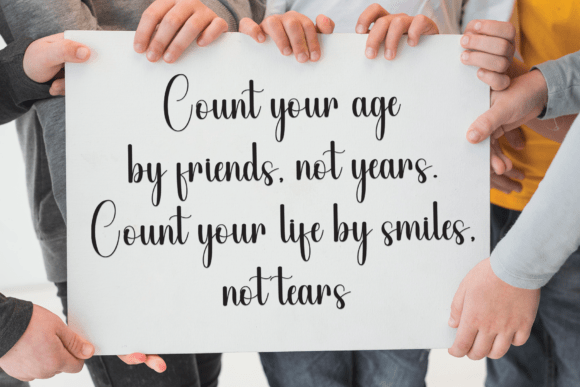 Daisy Flower Font - Preview 4