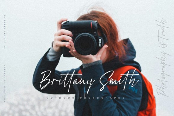 Scarlett Busiat Font PNG with transparent background - Preview 1