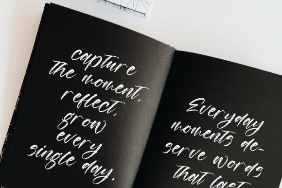 Goldensblush Regular Font - Preview 5