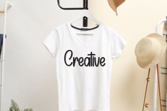 Family House Font - Preview 4