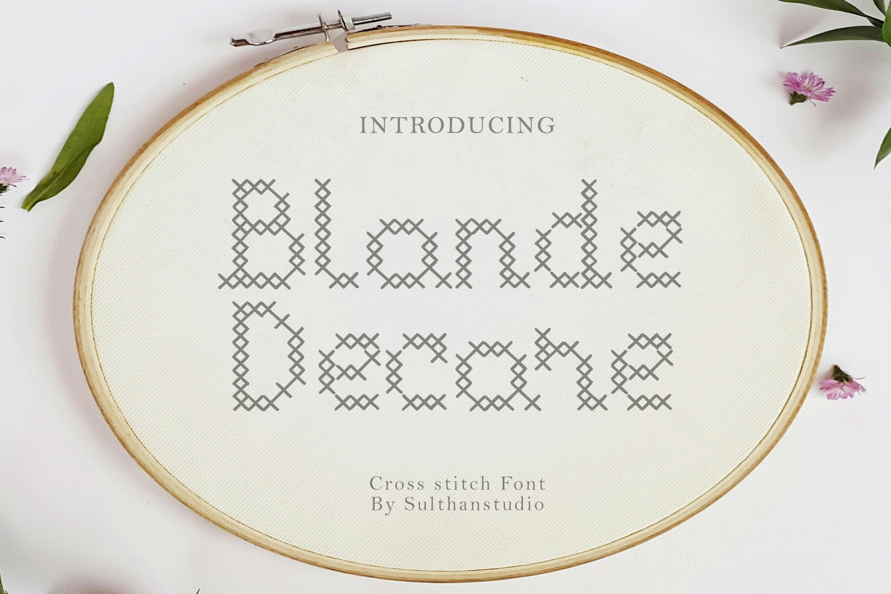 Blonde Decore Font