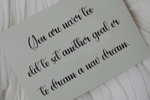 Clouds Font - Preview 2