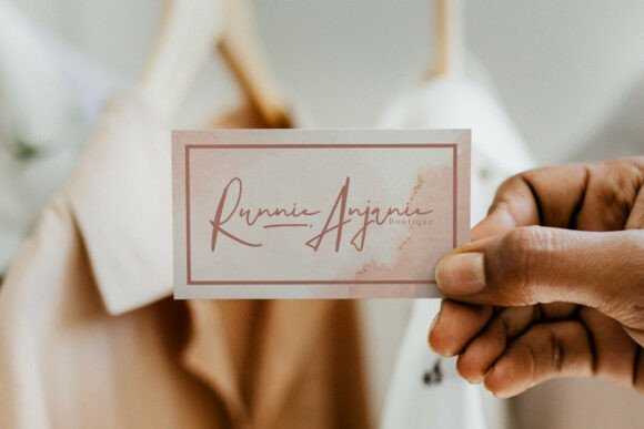 Runnie Anjanie Font font preview - 1