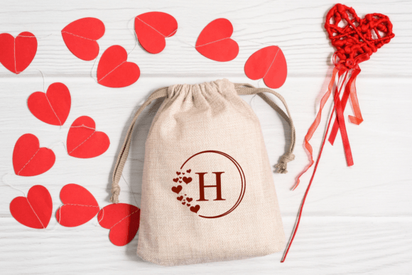 Lovely Heart Rings Font PNG with transparent background - Preview 1