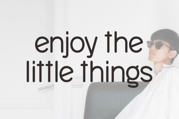 Aura Smile Font - Preview 1