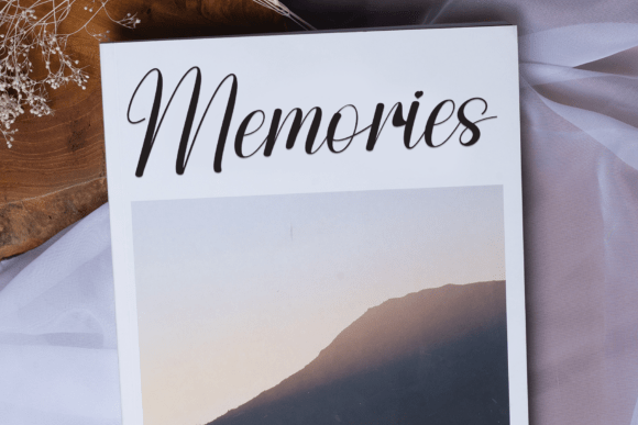 Holiday Font - Preview 2