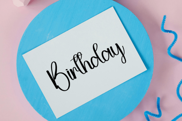 Garland Font - Preview 3