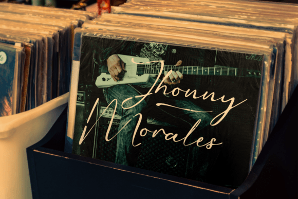 Adoreline Font - Preview 3