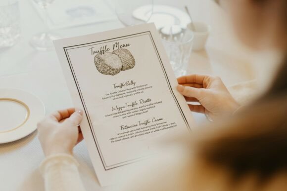 Austin Lilly Font - Preview 3