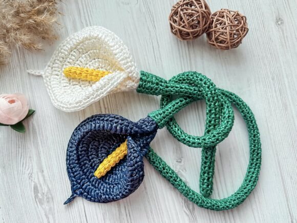 Crochet Calla Lily Bag Charm PDF - free crochet bag pattern