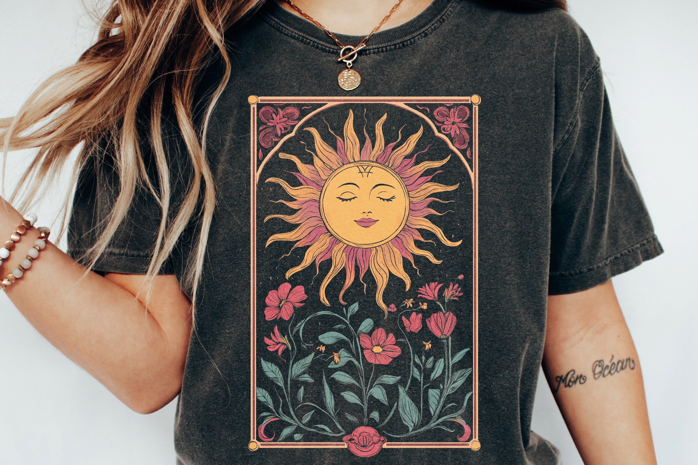Celestial Sun and Floral Tarot Desig Png