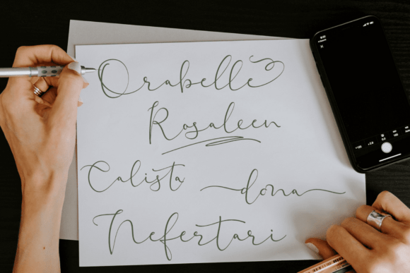 Blooming Valerian Font - Preview 1