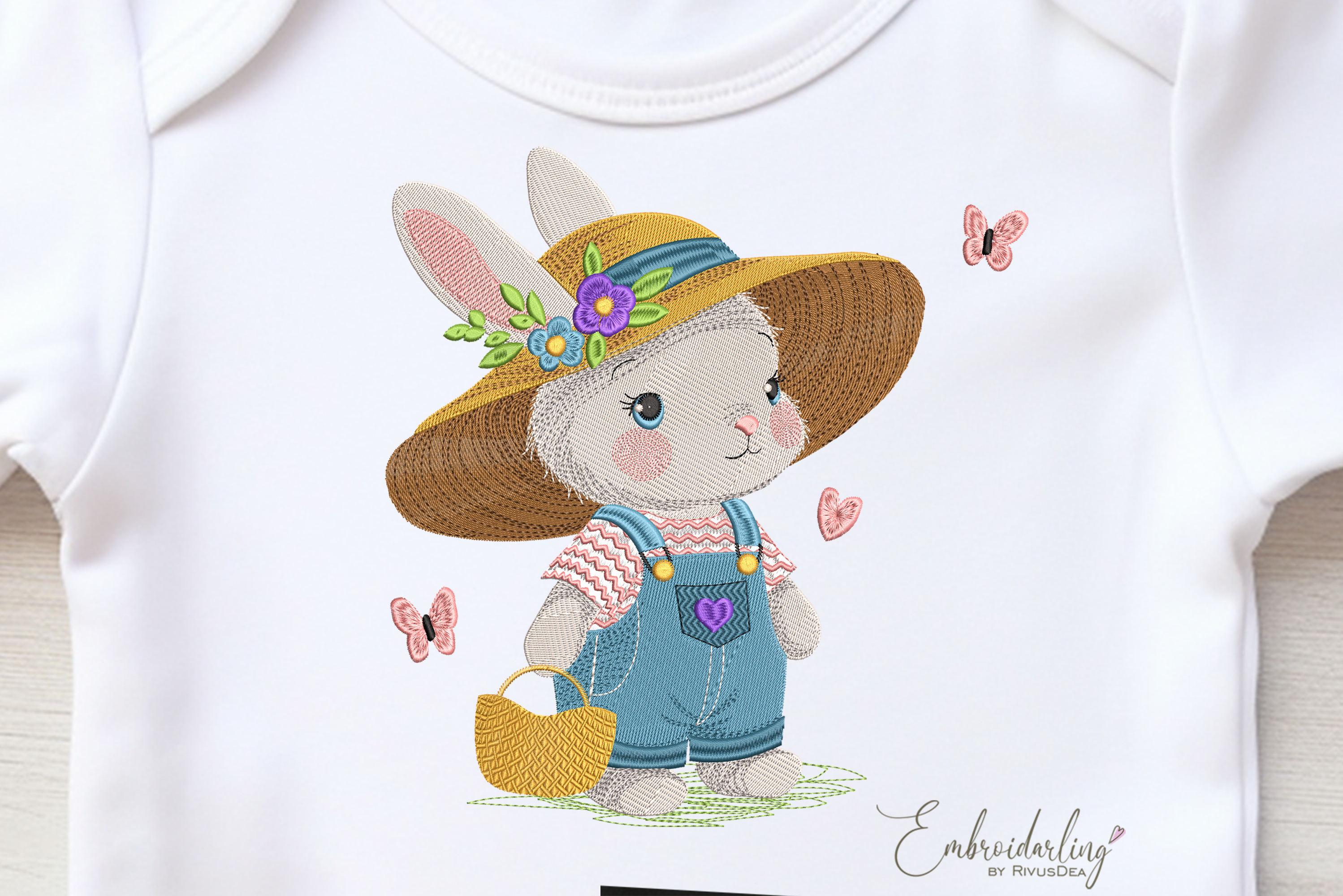 Summer Bunny Embroidery Design: Beach