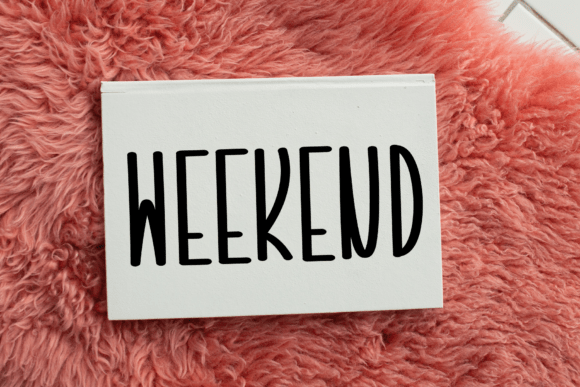 Handling Saturday Font - Preview 3