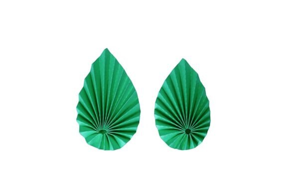 3D Pleated Leaf Paper Decor