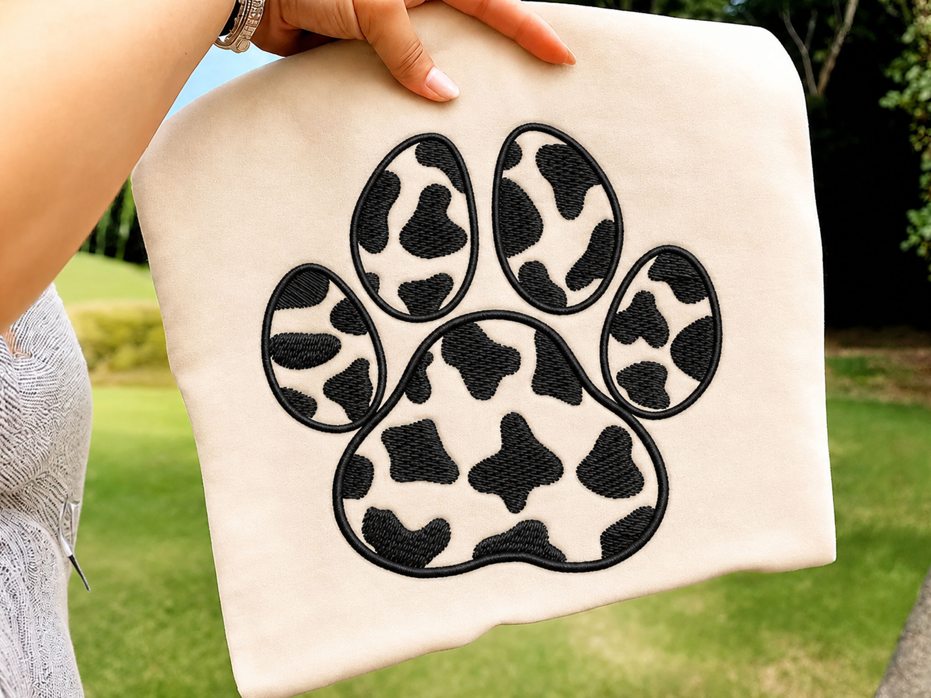 Cow Print Paw Embroidery Design, 4 Size