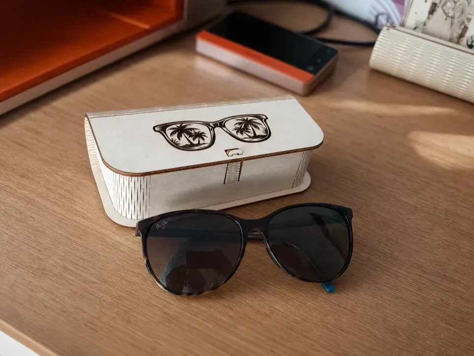 Glue-free sunglasses case box laser cut from plywood